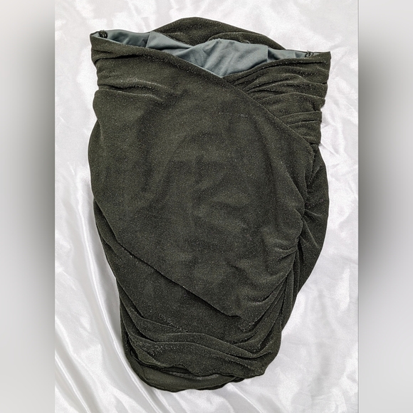 SHEIN Woman's Small Sparkly Green Ruched and Fitted Above the Knee Mini Skirt - Picture 4 of 11